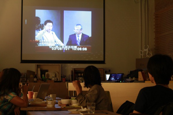 咖啡時光 放映《不能說的秘密 2：國家機器》@FabCafe DOC Café – Screening Kevin H.J. Lee's Unveil the Truth II: State Apparatus @ FabCafe.