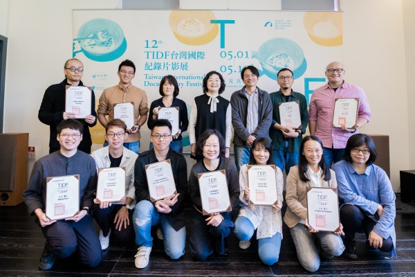 TIDF台灣競賽入圍導演與文化部影視局局長合影