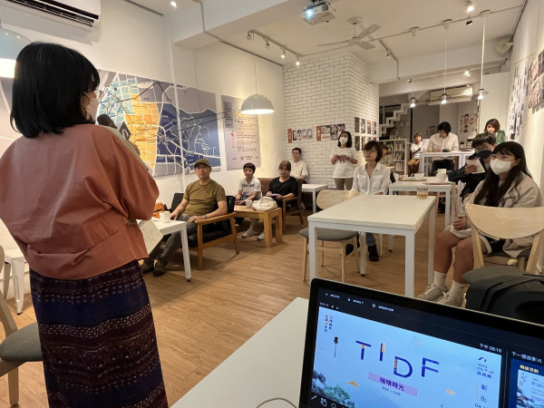 咖啡時光：《邦塔頌歌》，策展人、理論工作者 王品驊（曼萍）＠白色方塊工作室