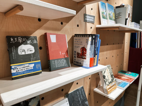 高雄巡迴主題書展｜三餘書店 x 雄影書屋 @高雄市電影館